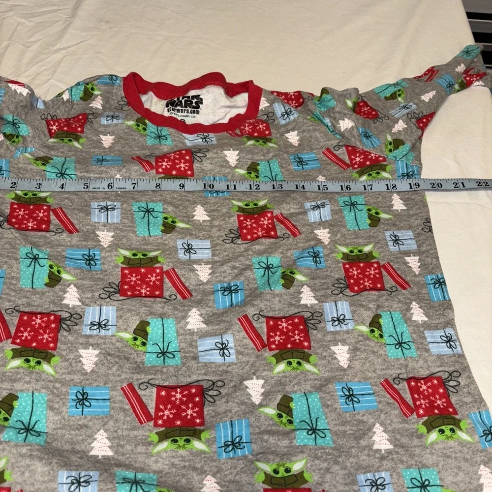 Star Wars Baby Yoda Christmas Sweater‎ Size Small, Two Piece